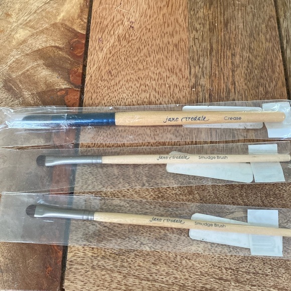 Jane iredale brushes. 1 Crease 2 smudge brush - Picture 1 of 1